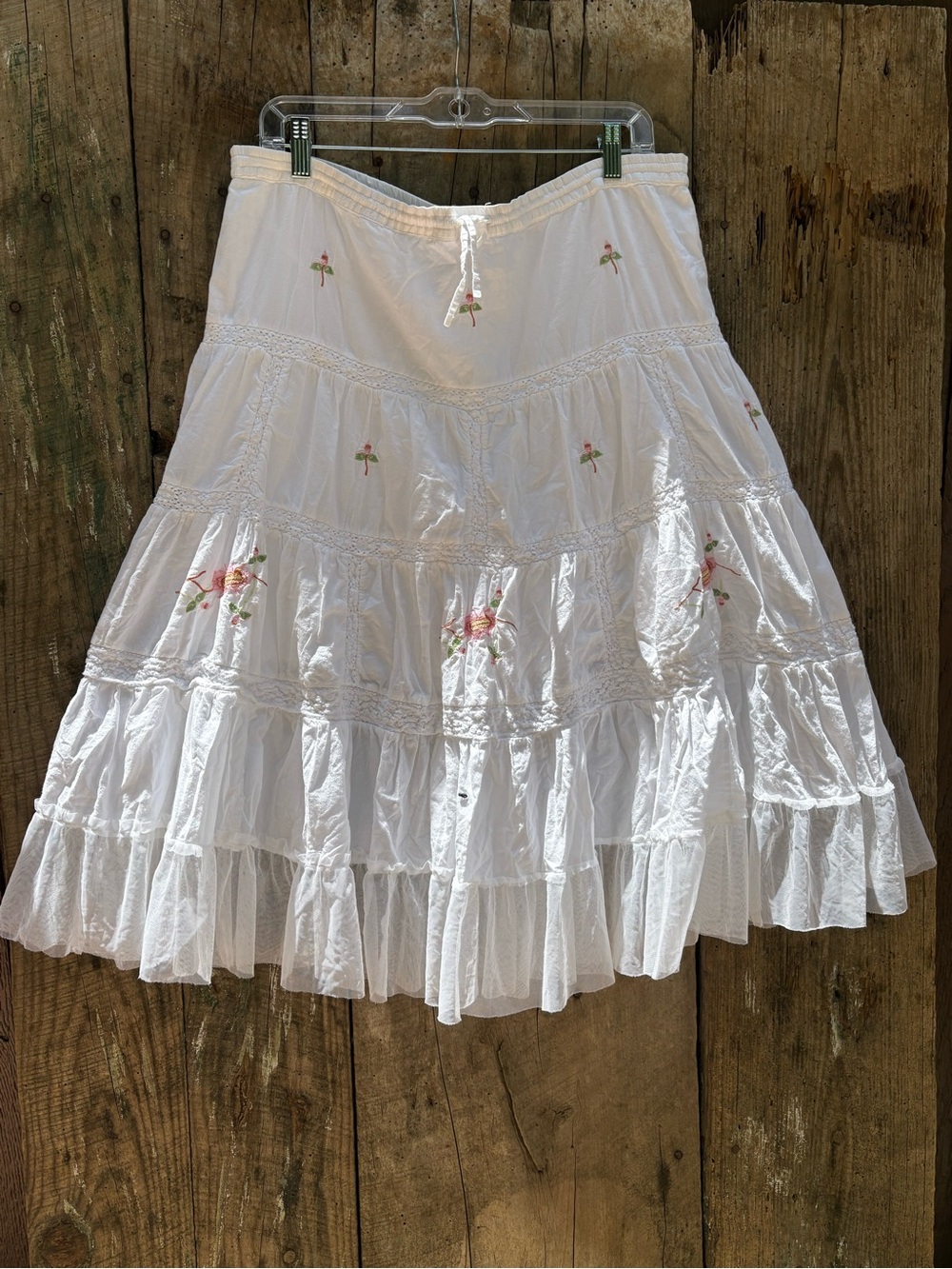 Vintage White Tiered Embroidered Women’s Skirt Medium To XL FIT 18 in waist